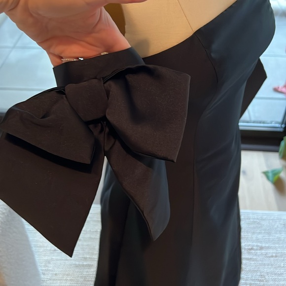 Sachin + Babi Noir off shoulder gown Sz 4 - Picture 7 of 9